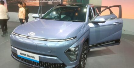 Hyundai Perkenalkan Mobil Listrik Terbaru Kona EV di IIMS 2024