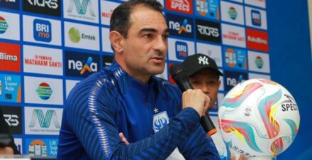Gilbert Agius percaya diri PSIS Semarang menang lawan Persik Kediri .