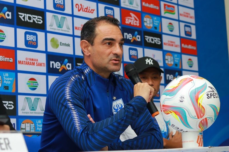 Gilbert Agius percaya diri PSIS Semarang menang lawan Persik Kediri .