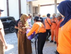 Menjelang Idul Fitri, Pemkab Pulpis Salurkan Paket Sembako Petugas Kebersihan