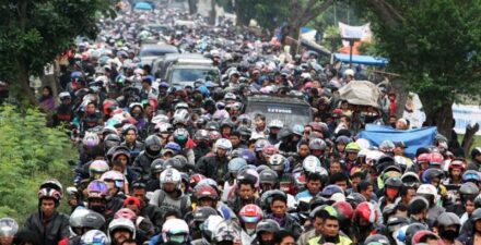 Berbahaya, pemudik motor diminta tidak membawa anak-anak.