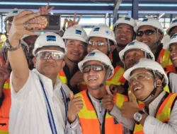 Wamenaker Afriansyah Noor Mendorong Efisiensi Kerja di Pembangunan Smelter Gresik