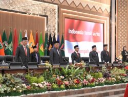 Hadiri Pelantikan PAW Anggota DPRD Sumbar, Gubernur Mahyeldi Berharap Kerja Sama Pemda-DPRD Makin Optimal