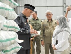Gubernur Mahyeldi Pastikan Stok Beras di Sumbar Aman Usai Cek Ketersediaan di Gudang Bulog