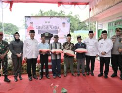 Gubernur Mahyeldi Salurkan 157 Ton Beras Cadangan Pangan untuk Warga Terdampak Erupsi Marapi di Tiga Kabupaten/Kota