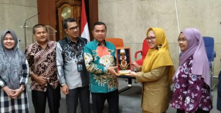 Studi Komparatif Dinas Kominfo Pariaman dan PWI ; Media Bersinergi Dengan Dinas Kominfo Kota Bandung Terupdate Pada Aplikasi “Bandung Sadayana”