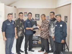 Studi Komparatif Dinas Kominfo Pariaman dan PWI ; Anak Wartawan Anggota PWI Kota Bandung Dapat Fasilitas Kuliah Biaya Gratis