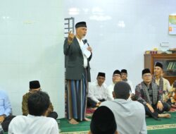 Safari Ramadan di Masjid Mukhlisin Panampuang, Gubernur Mahyeldi Imbau Masyarakat Tingkatkan Kualitas dan Kuantitas Ibadah