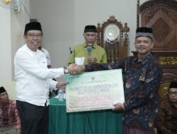Safari Ramadhan di Masjid Al Amin Korong Gadang, Gubernur Mahyeldi Ingatkan Peran Penting Pendidikan bagi Masa Depan Anak dan Remaja