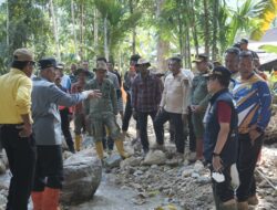 Tinjau Kembali Penanganan Pascabencana di Pessel, Gubernur Mahyeldi Berharap Kabupaten/Kota se-Sumbar Makin Aktif Membantu