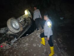 Mobil Tanpa Nopol Terjun ke Jurang 45 Meter