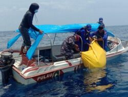 Evakuasi Korban Laka Laut di Perairan Pulau Sembilan Sinjai
