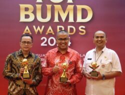 Gubernur Mahyeldi Terima Penghargaan Top Pembina BUMD Award 2024 Usai RSAM Bukittinggi Raih Top BUMD Bintang Empat