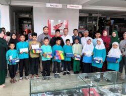 Disdik Kota Payakumbuh Bersama Toko Bunda Salurkan Bantuan Pendidikan