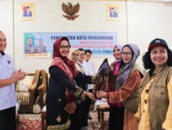 Pemko Payakumbuh Bersama IJP Salurkan Bantuan Sosial
