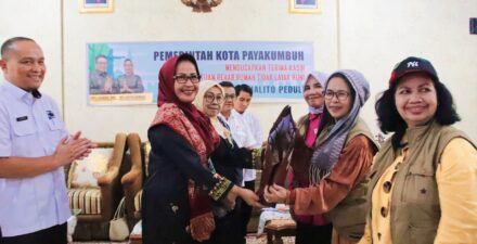 Pemko Payakumbuh Bersama IJP Salurkan Bantuan Sosial