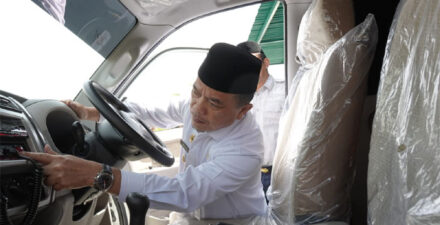 Gubernur Jambi Serahkan Bantuan Ambulance untuk RS DKT Kerinci