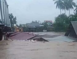 Banjir Kota Padang Parah, Sejumlah Rumah Diseret Arus Sungai