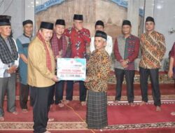 Rp15 Juta untuk Masjid Taqwa Batang Palupuah