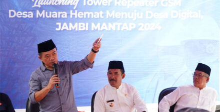 Pj Bupati Kerinci Asraf Dampingi Gubernur Jambi Launching Repeater GSM di Desa Muara Hemat