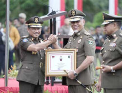 Mendagri Pimpin Apel Gelar Pasukan Peringatan HUT ke-74 Satpol PP dan HUT ke-62 Satlinmas Tingkat Nasional di Sumbar