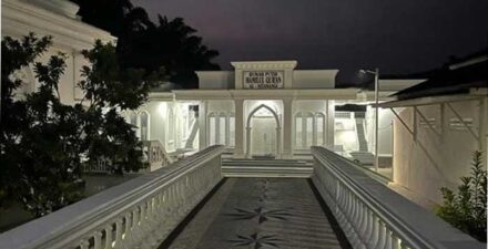 Rumah putih di Agam.