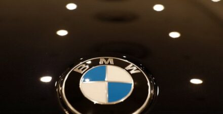 BMW catat penjualan 1 juta unit mobil listrik.