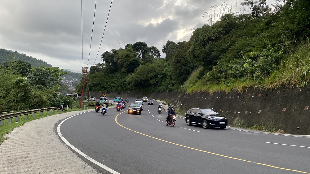 Lewati jalur Gentong, ini tips berkendara taklukkan jalan menanjak.