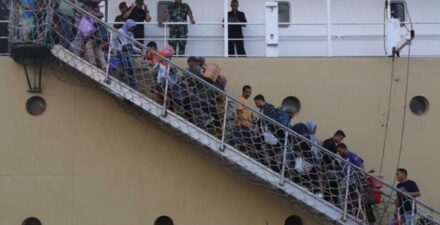 101 ribu orang menyebrang ke Bali dari Pulau Jawa.