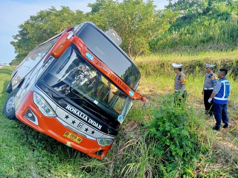 Bus Rosalia Indah Kecelakaan.