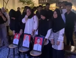 Bukber Emosional, Almuni SMA 4 Padang Terharu Sambut Orang Tua Korban Erupsi