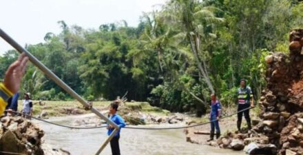 Pemkab Tanahdatar Terima Bantuan BNPB Pasca Banjir