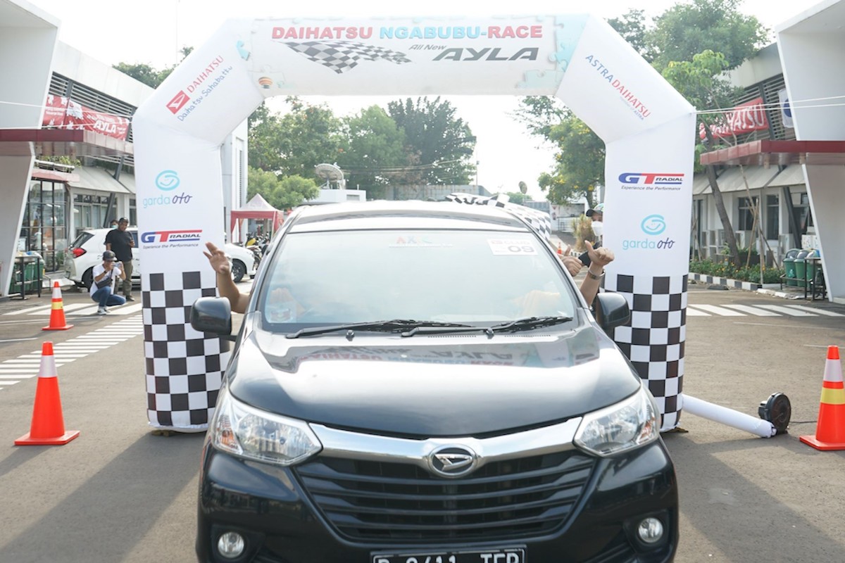 Ilustrasi pajak mobil daihatsu taruna.