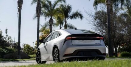 Pintu belakang terbuka sendiri, 55 ribu Toyota Prius kena recall.