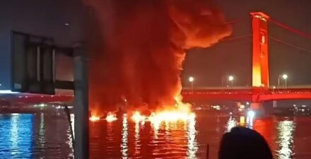 Ledakan Kapal Jukung di Palembang, Satu Hilang, Dua Kritis