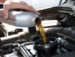 Jaga Mesin Mobil Tetap Prima Saat Mudik dengan Pengecekan Oli yang Tepat