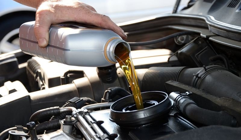 Usai mudik Lebaran oli mesin mobil perlu diganti?