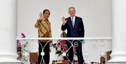 Presiden Jokowi bertemu Tony Blair.
