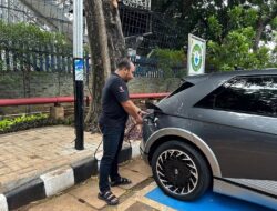 PLN Transformasi Tiang Listrik menjadi SPKLU untuk Dukung Mobil Listrik