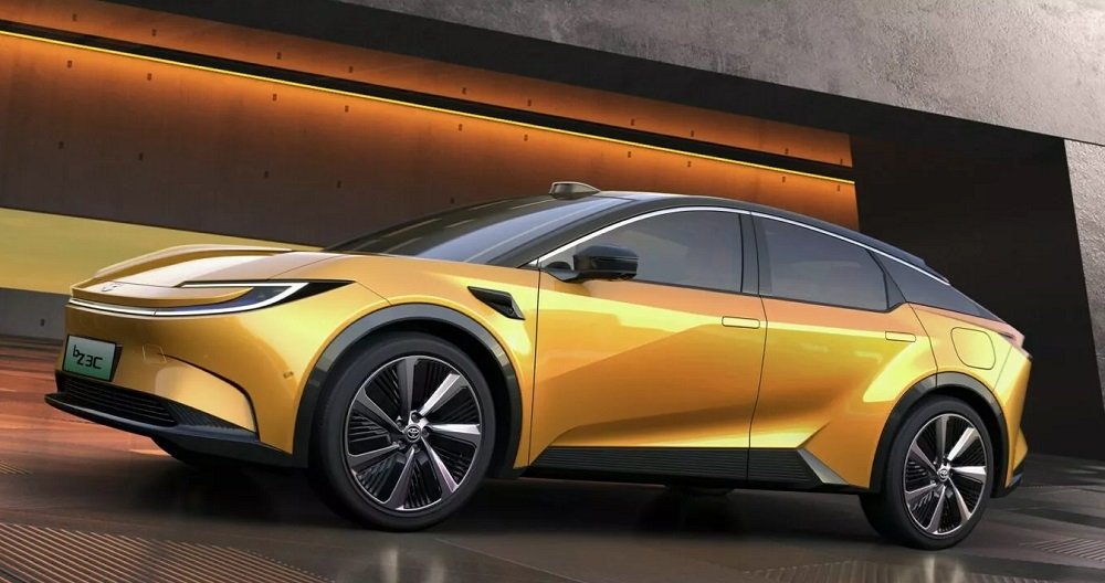 Toyota pamerkan 2 mobil listrik di China, siap meluncur tahun depan.