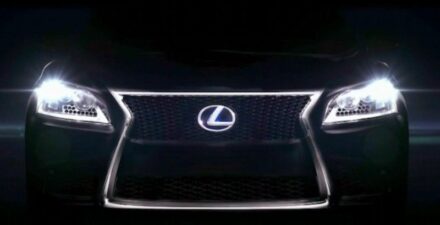 Berapa harga mobil Lexus paling murah?.