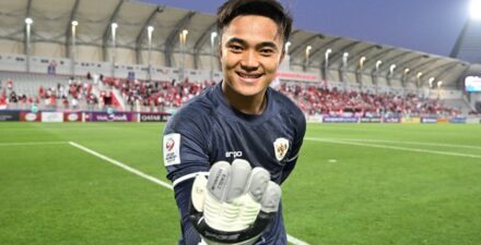 Kiprah Ernando Ari Sutaryadi mendapat pujian dari pelatih kiper Persib Bandung.