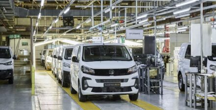 Stellantis hentikan produksi mobil di 3 pabrik Eropa.