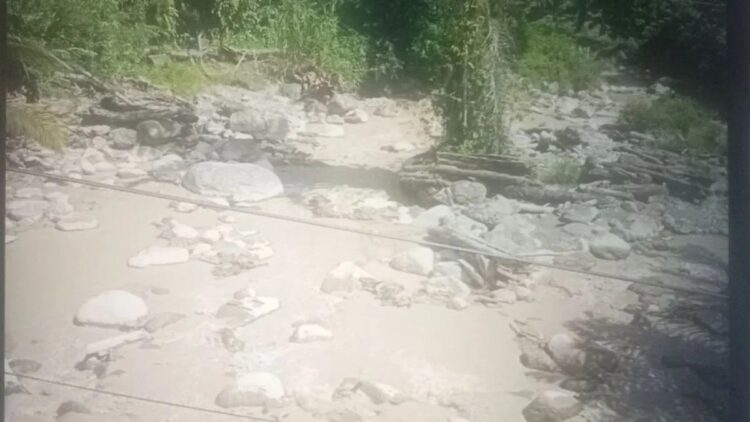Sungai Berubah Warna
