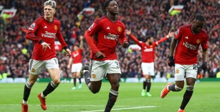 Gol Kobbie Mainoo sempat membawa Manchester United berbalik unggul 2-1 atas Liverpool.