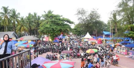 Puluhan Ribu Wisatawan Kunjungi Destinasi Wisata Pantai ; Pemko Pariaman Hari Keempat Telah Raup PAD 215 Juta Lebih Melalui Retribusi