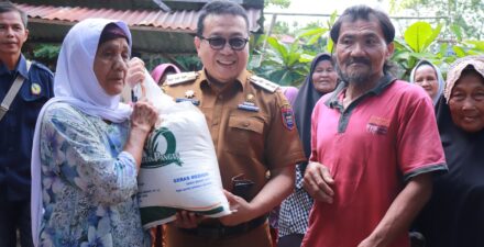 Pj Wako Jasman Serahkan Bantuan Cadangan Beras Berasal Dari Bapanas