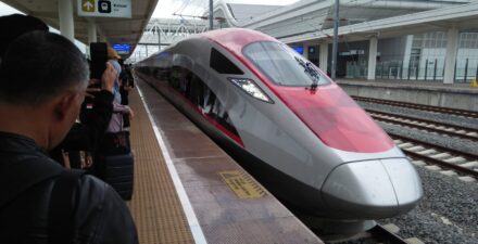Padalarang – Halim Jakarta 30 Menit ; Yo Cigin Kereta Cepat Indonesia Whoosh