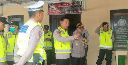 Tiket Kapal Penyeberangan Habis, Kapolres Muba pimpin langsung Antisipasi Lonjakan Pemudik di Pos Operas Ketupat Musi 2024