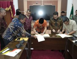 Gubernur Mahyeldi Pimpin Penandatanganan Kerja Sama Pemprov dan Empat Kabupaten/Kota Terkait Pengelolaan Sampah